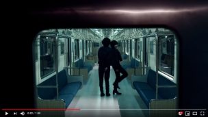 リーバイス新CMのロケ地の電車の中の風景